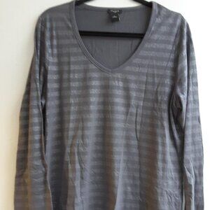V-neck T-shirt